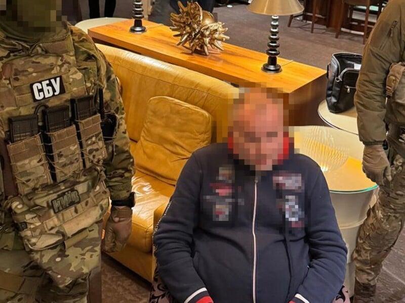 The Security Service of Ukraine detained a suspect for allegedly accepting a $1 million bribe for land rental in Kyiv.