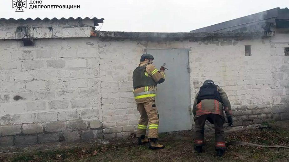 У Нікопольському районі рятувальники гасили вогонь у гаражі (ФОТО)