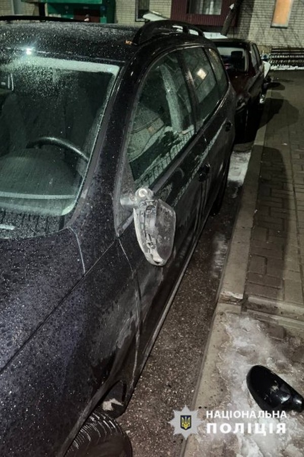 У Черкасах чоловік пошкодив 8 автомобілів місцевих жителів