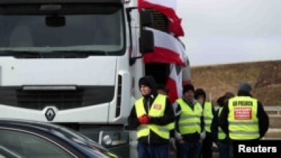 ДПСУ: у Польщі протестувальники знову заблокували пункт пропуску «Угринів-Долгобичув»